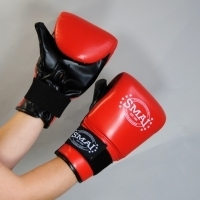 Sportsmaster Boxsack-Handschuhe - rot/schwarz - geschlossen